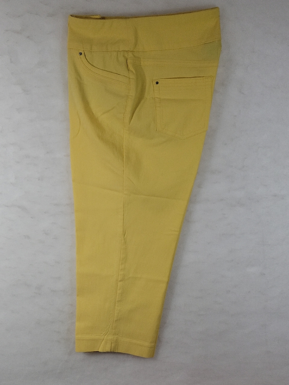 Westbound Yellow Stretch Capri Pants Size 8